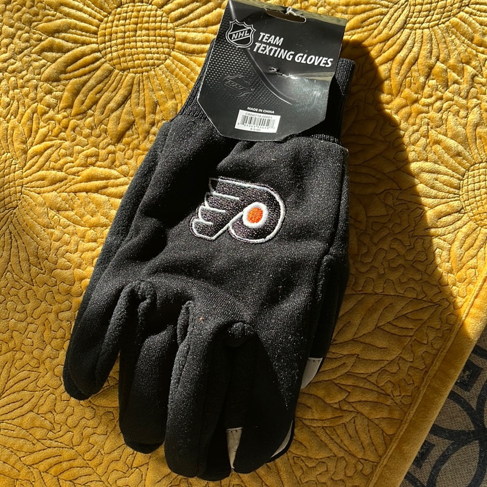 NHL Flyers Team Fan Texting Gloves embroidered patch